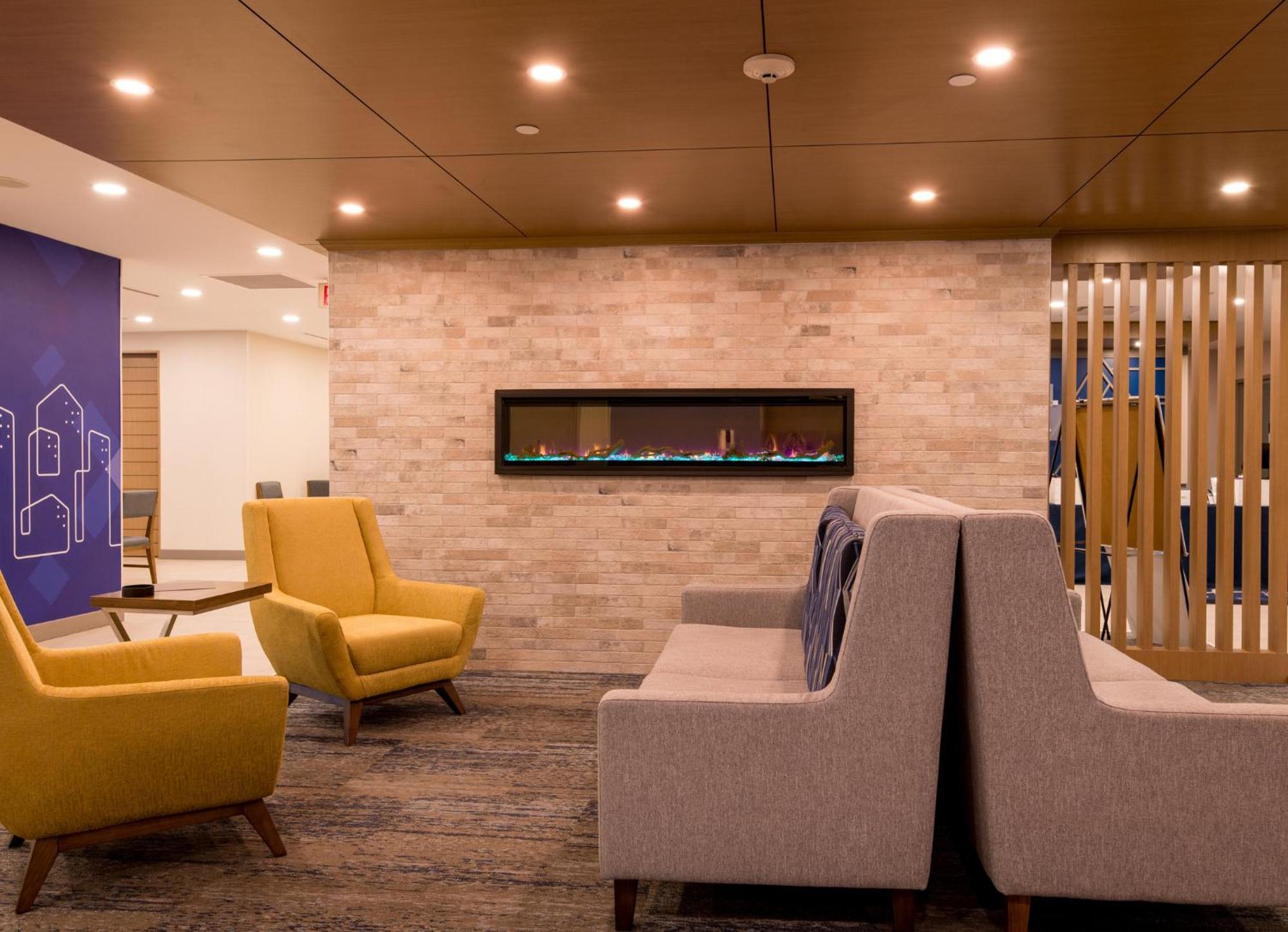 Holiday Inn Express & Suites Huntsville By Ihg Exterior foto